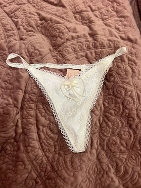 Vintage Cream Lace Heart-Accent Thong